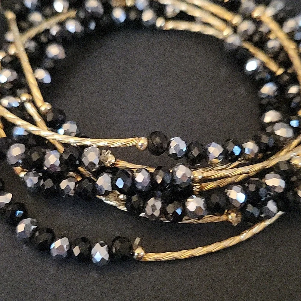Elegant Black and Silver Beaded Bracelet - Picture 2 of 3